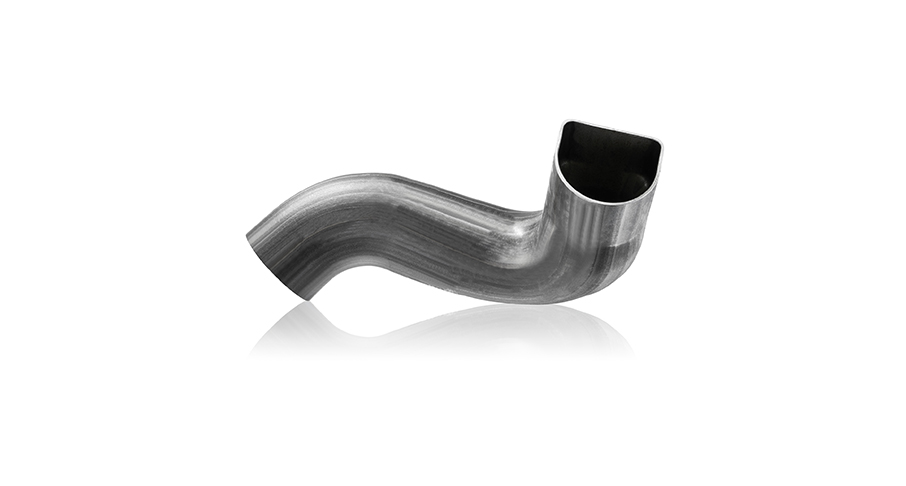Gebogenes Metallrohr mit ovalem Endstück für Automotive- und Fluidtechnik-Anwendungen.